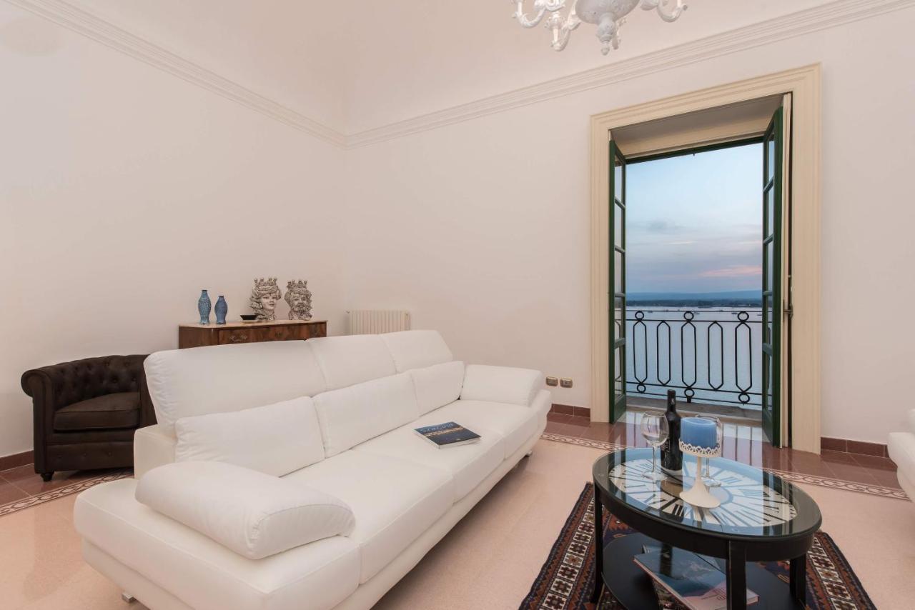 Duomo Seaside Deluxe Apartment By Ortigia Apartments Syracuse Buitenkant foto